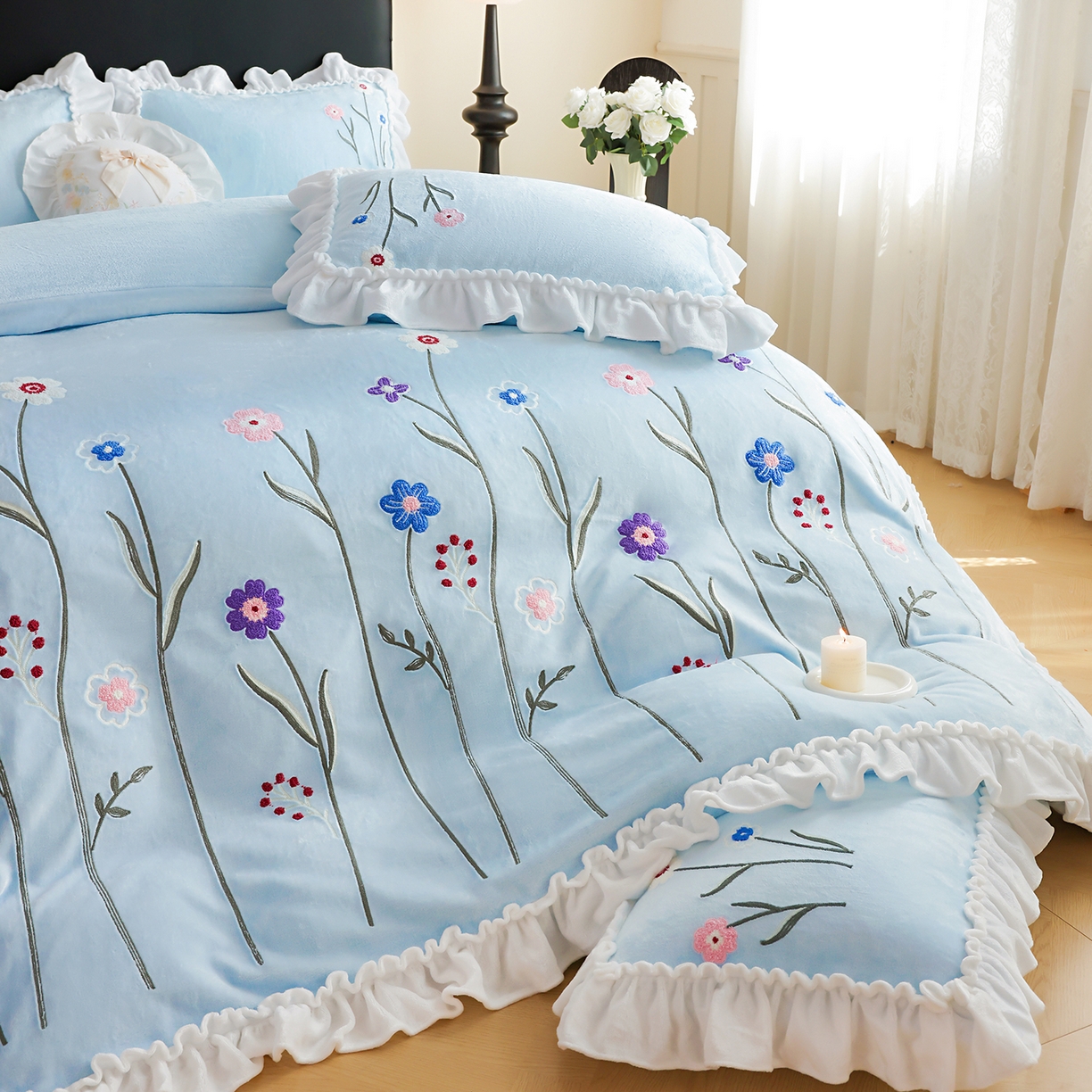 91家纺网 家纺一手货源 找家纺 孟鑫家纺 2025新款230克高克重韩版毛巾绣牛奶绣花四件套床单床盖款被套-花香四溢 花香四溢-天兰