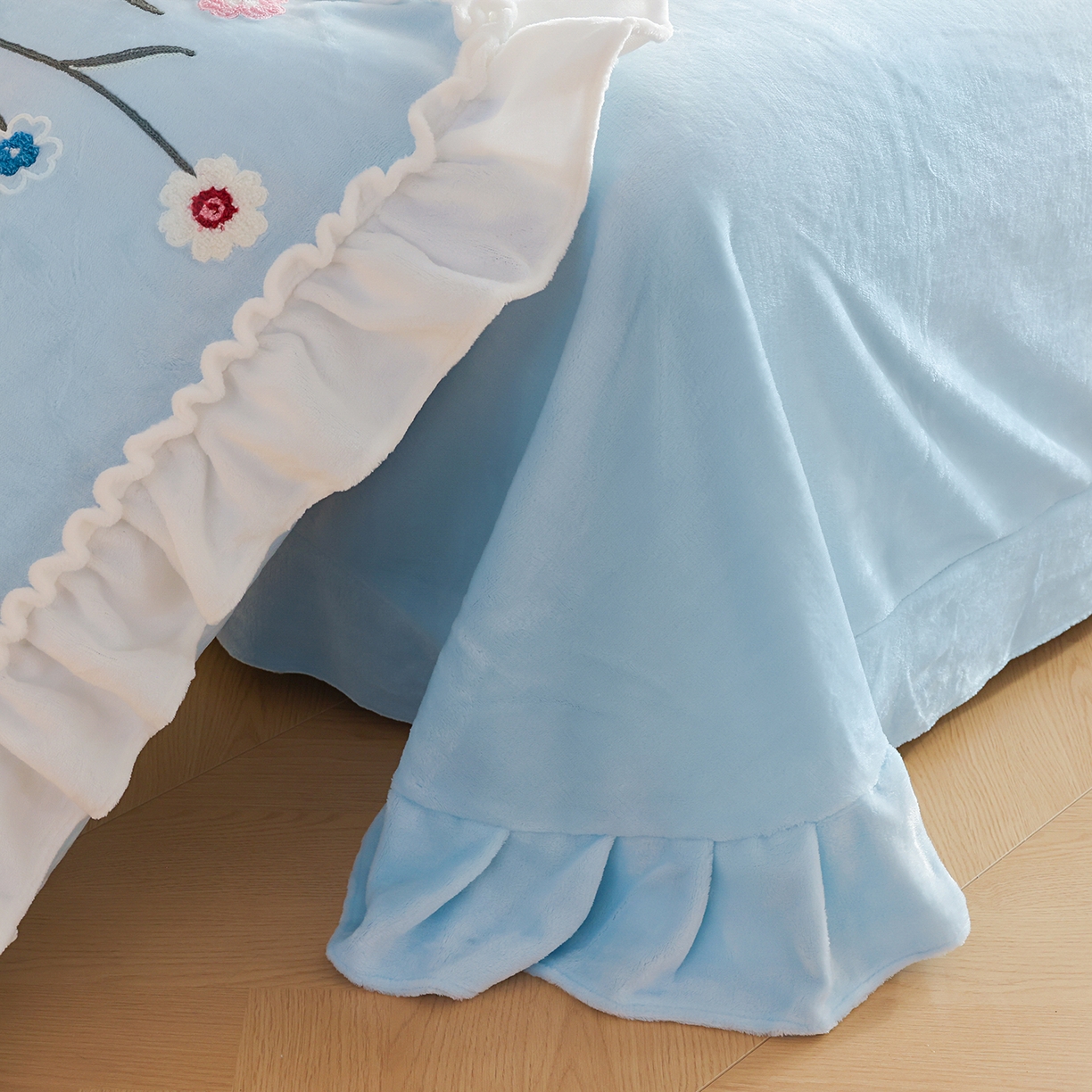 91家纺网 家纺一手货源 找家纺 孟鑫家纺 2025新款230克高克重韩版毛巾绣牛奶绣花四件套床单床盖款被套-花香四溢 花香四溢-天兰