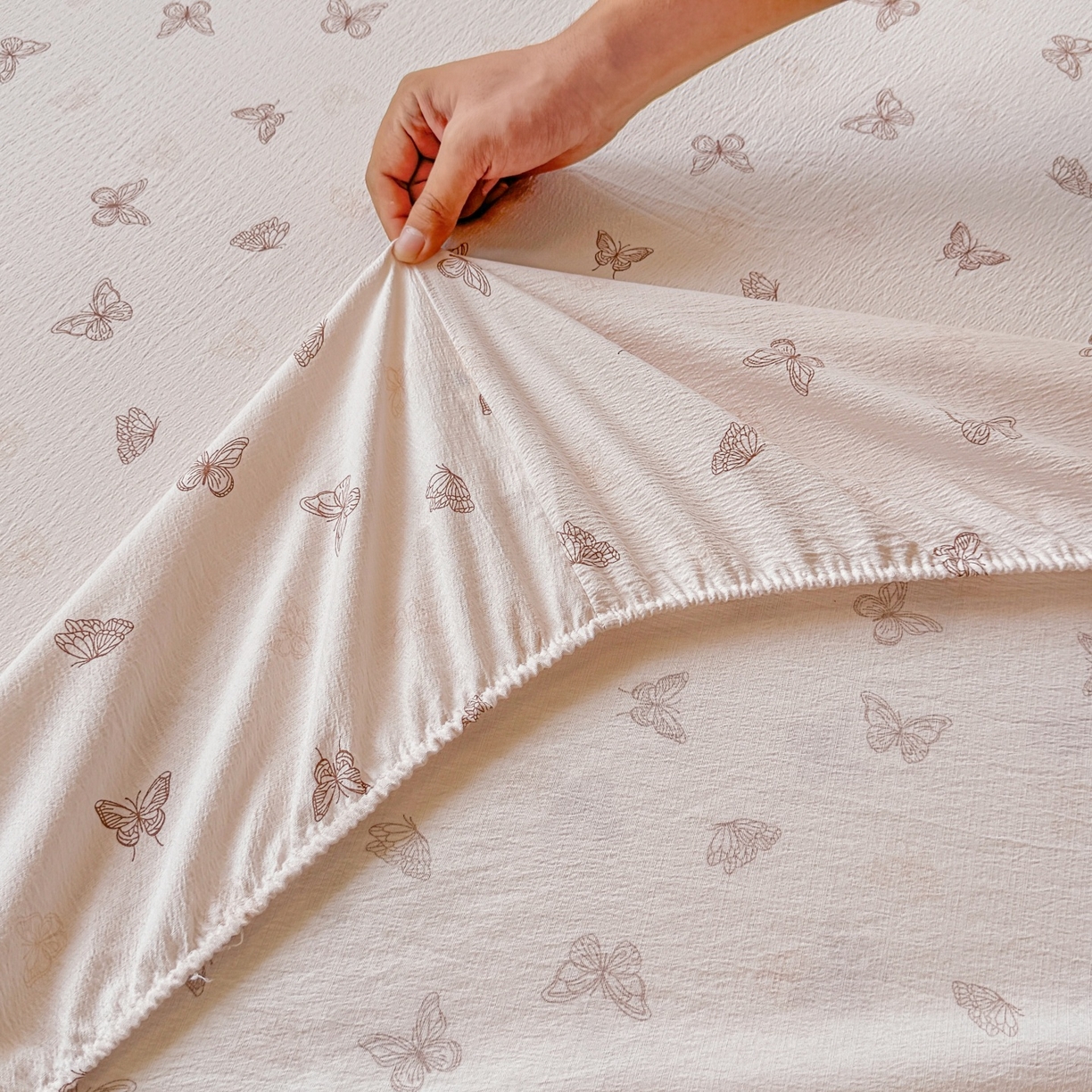 91家纺网 家纺一手货源 找家纺 汣沐生活 2025新款A类木棉双层纱印花床笠 琉璃蝶舞