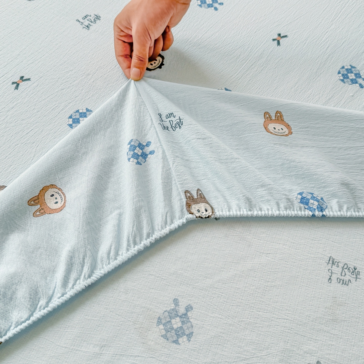 91家纺网 家纺一手货源 找家纺 汣沐生活 2025新款A类木棉双层纱印花床笠 萌趣动物园