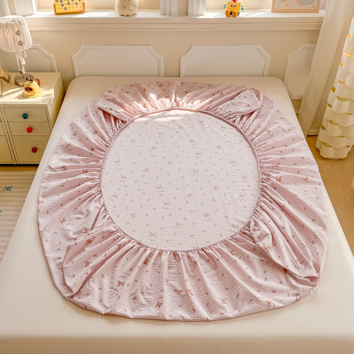 91家纺网 家纺一手货源 找家纺 汣沐生活 2025新款A类木棉双层纱印花床笠 粉边萌兔