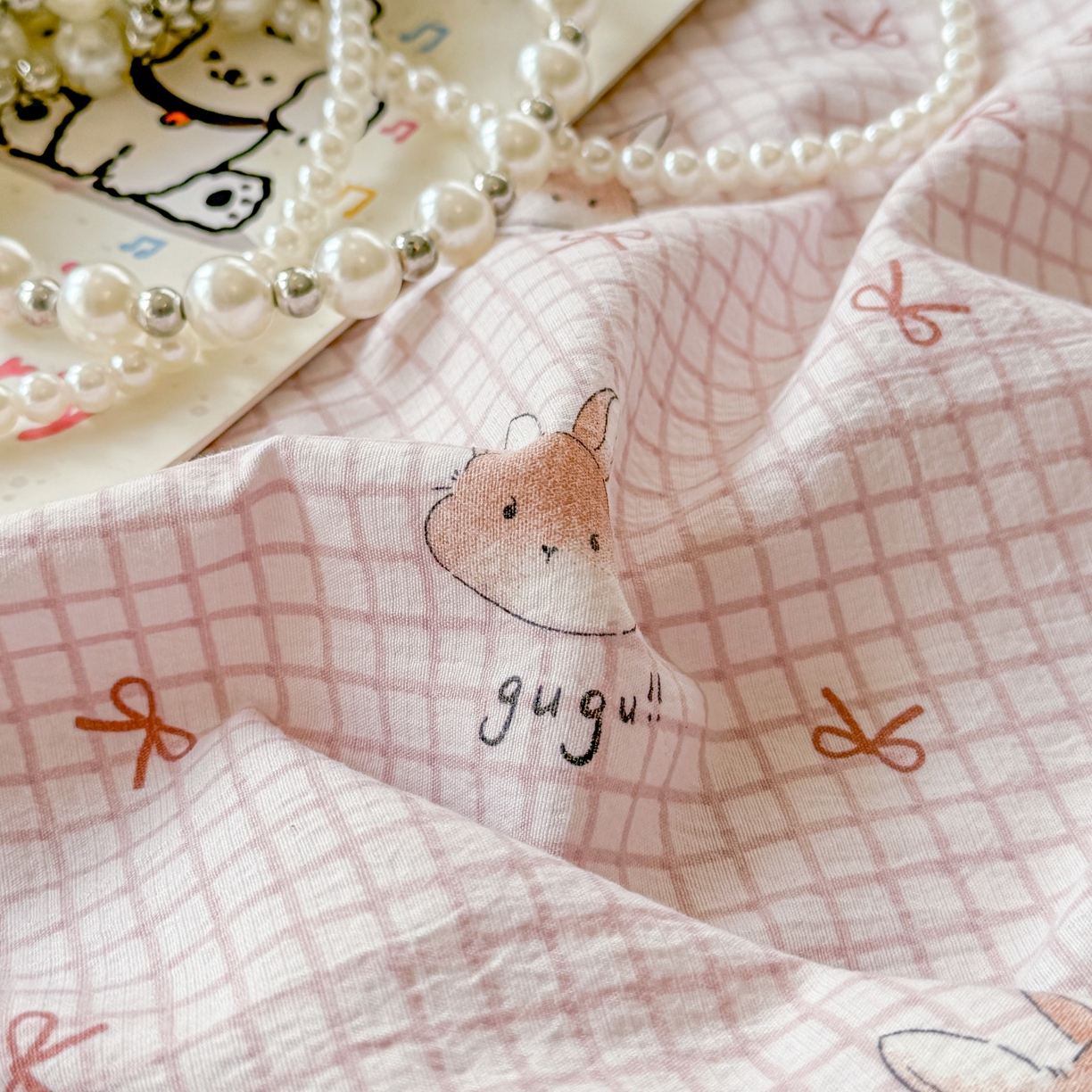 91家纺网 家纺一手货源 找家纺 汣沐生活 2025新款A类木棉双层纱印花床笠 粉边萌兔