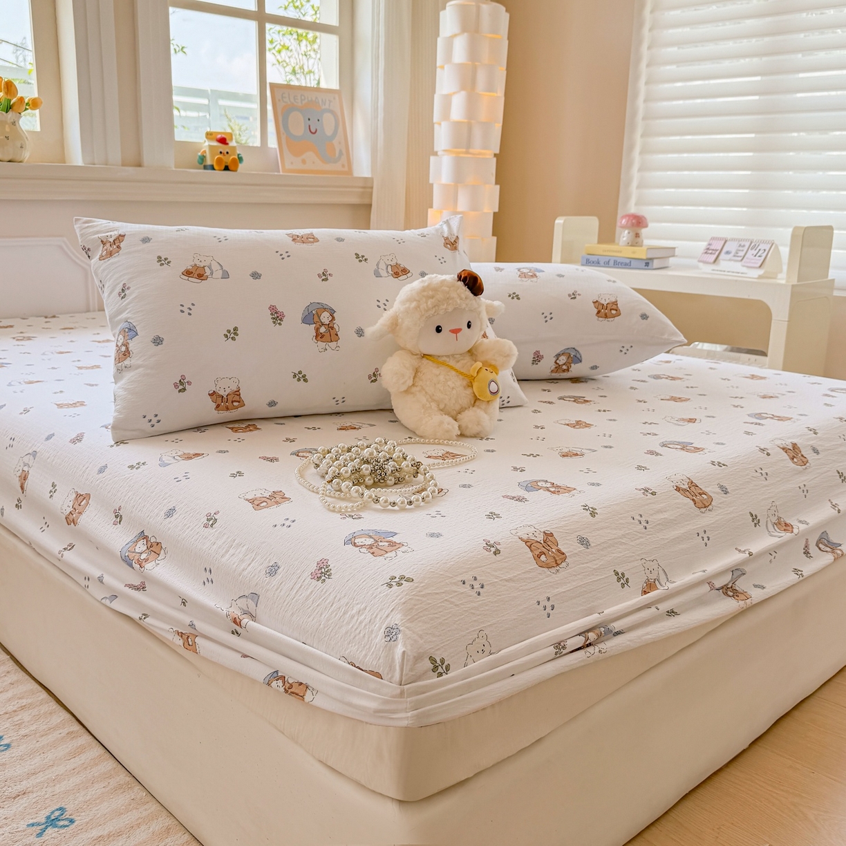 91家纺网 家纺一手货源 找家纺 汣沐生活 2025新款A类木棉双层纱印花床笠 小熊雨趣