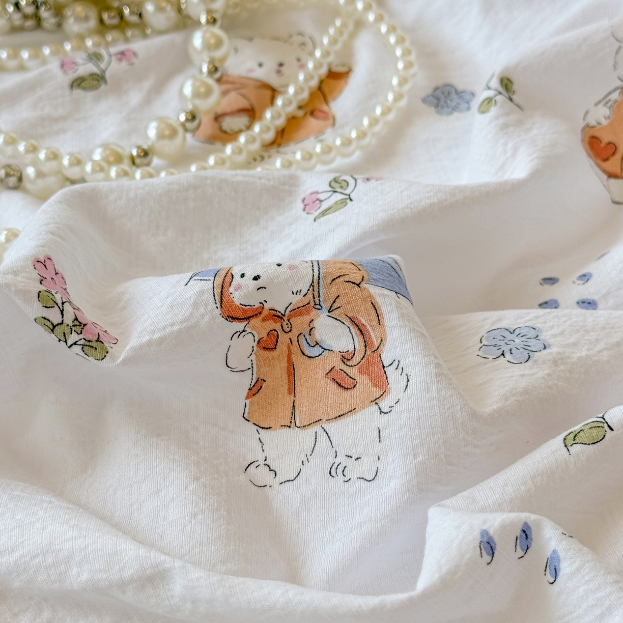 91家纺网 家纺一手货源 找家纺 汣沐生活 2025新款A类木棉双层纱印花床笠 小熊雨趣