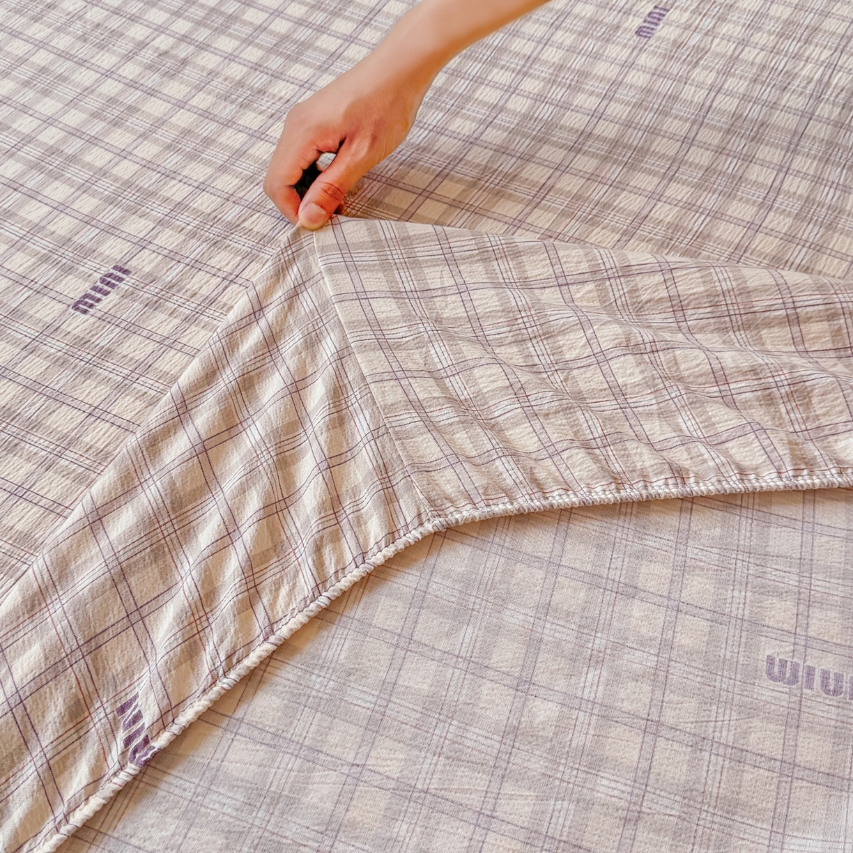 91家纺网 家纺一手货源 找家纺 汣沐生活 2025新款A类木棉双层纱印花床笠 嘉柏丽尔梦境