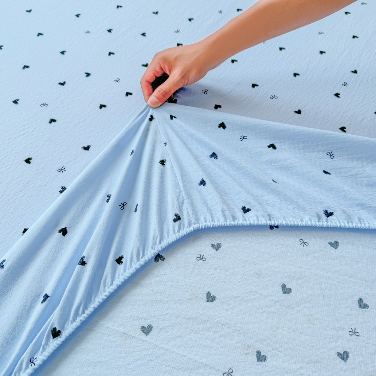 91家纺网 家纺一手货源 找家纺 汣沐生活 2025新款A类木棉双层纱印花床笠 心意满满