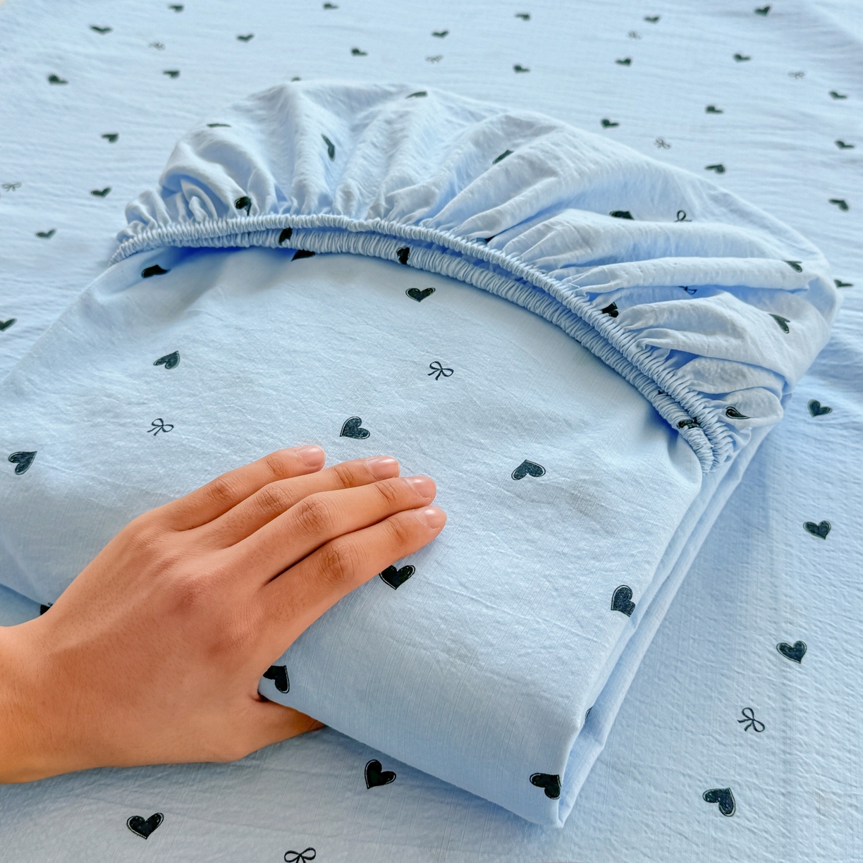 91家纺网 家纺一手货源 找家纺 汣沐生活 2025新款A类木棉双层纱印花床笠 心意满满