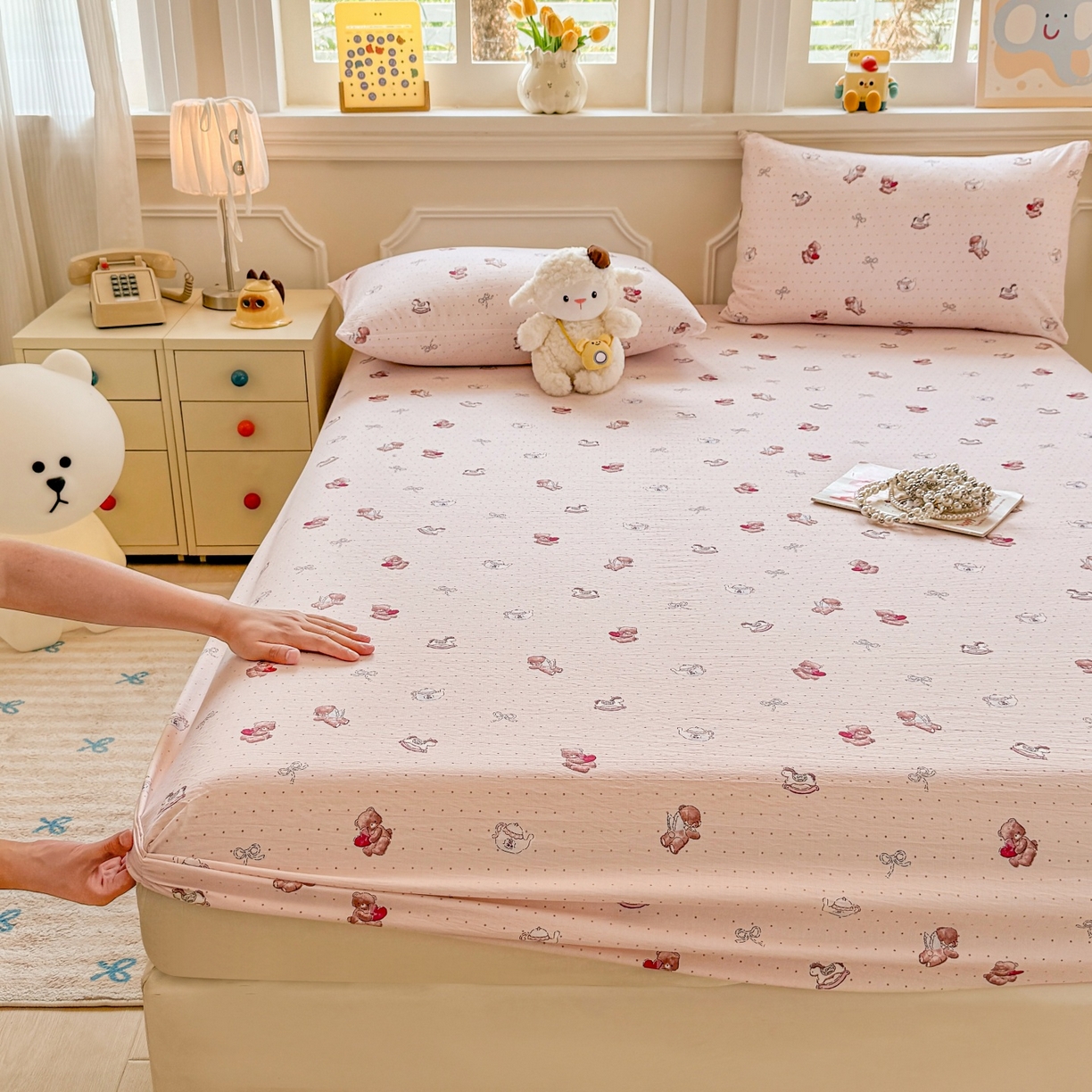 91家纺网 家纺一手货源 找家纺 汣沐生活 2025新款A类木棉双层纱印花床笠 小熊甜梦