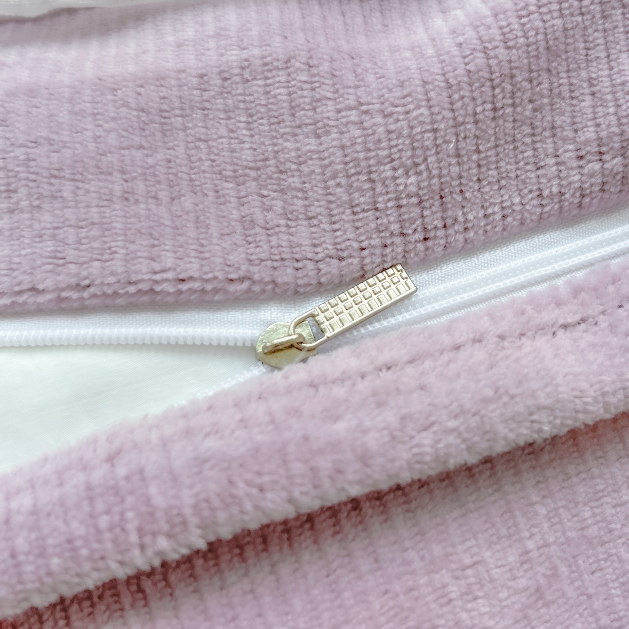 91家纺网 家纺一手货源 找家纺 汣沐生活 2025新款奶油风纯色牛奶绒花边四件套三件套 花边款-迷雾淡紫