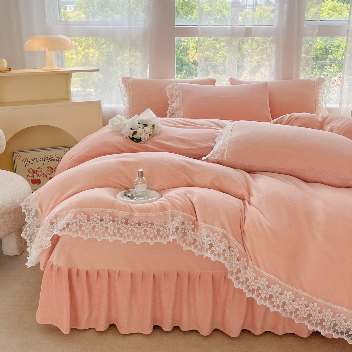 91家纺网 家纺一手货源 找家纺 汣沐生活 2025新款奶油风纯色牛奶绒花边四件套三件套 花边款-蜜桃清茶