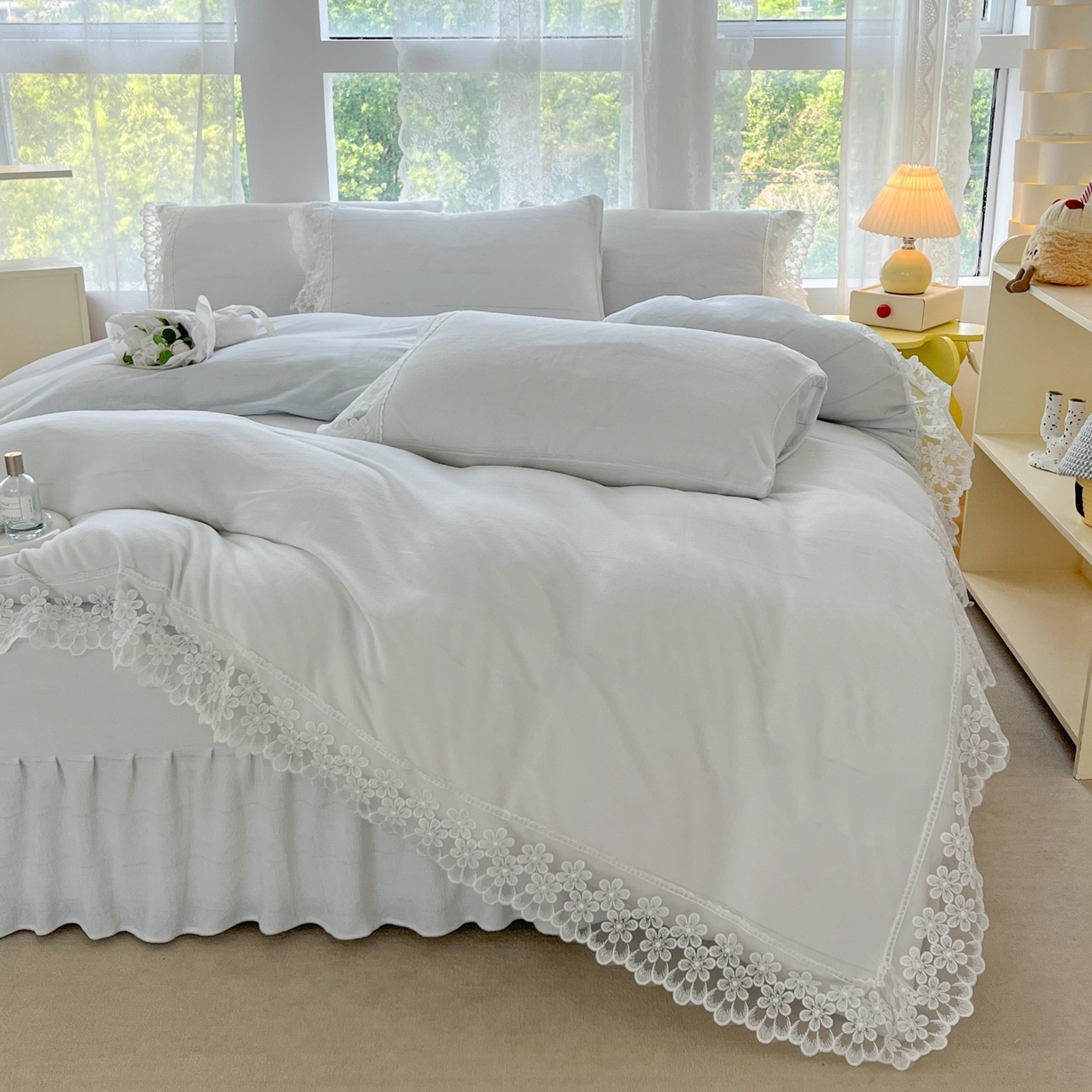 91家纺网 家纺一手货源 找家纺 汣沐生活 2025新款奶油风纯色牛奶绒花边四件套三件套 花边款-海盐芝士