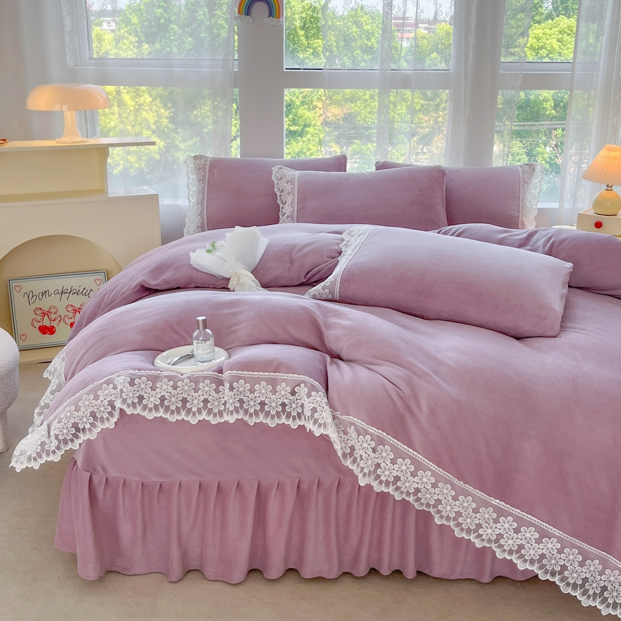 91家纺网 家纺一手货源 找家纺 汣沐生活 2025新款奶油风纯色牛奶绒花边四件套三件套 花边款-迷雾淡紫