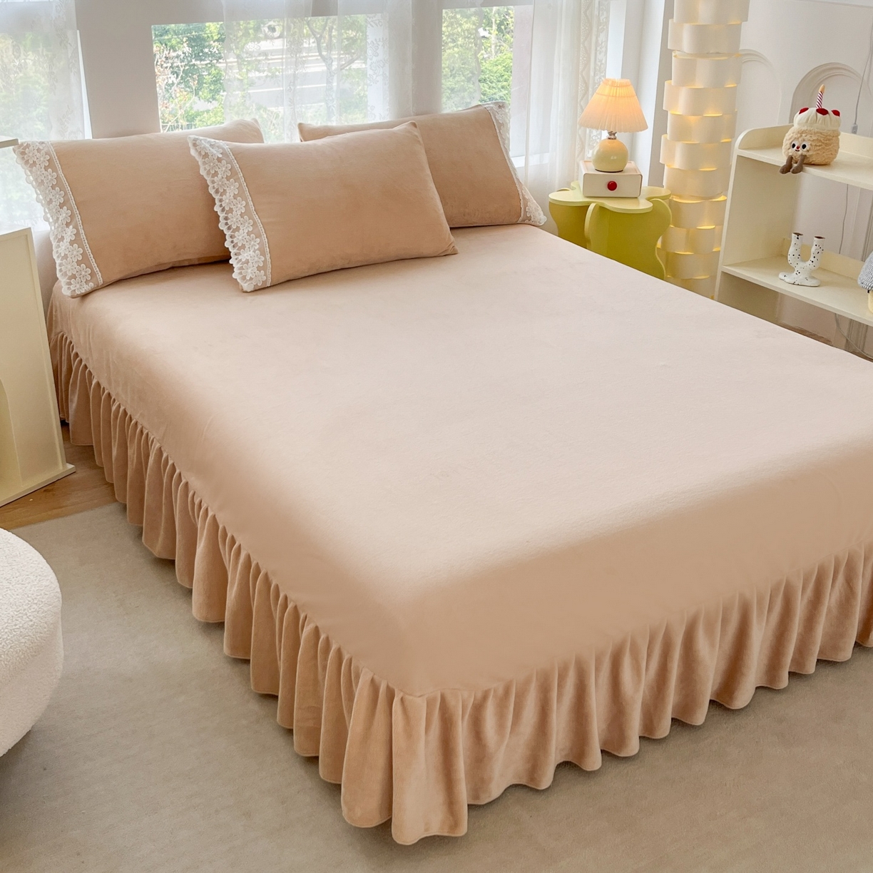 91家纺网 家纺一手货源 找家纺 汣沐生活 2025新款奶油风纯色牛奶绒花边四件套三件套 花边款-可可奶茶