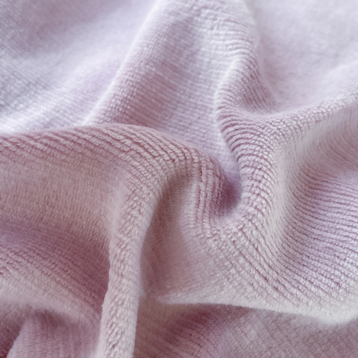 91家纺网 家纺一手货源 找家纺 汣沐生活 2025新款奶油风纯色牛奶绒花边四件套三件套 花边款-迷雾淡紫