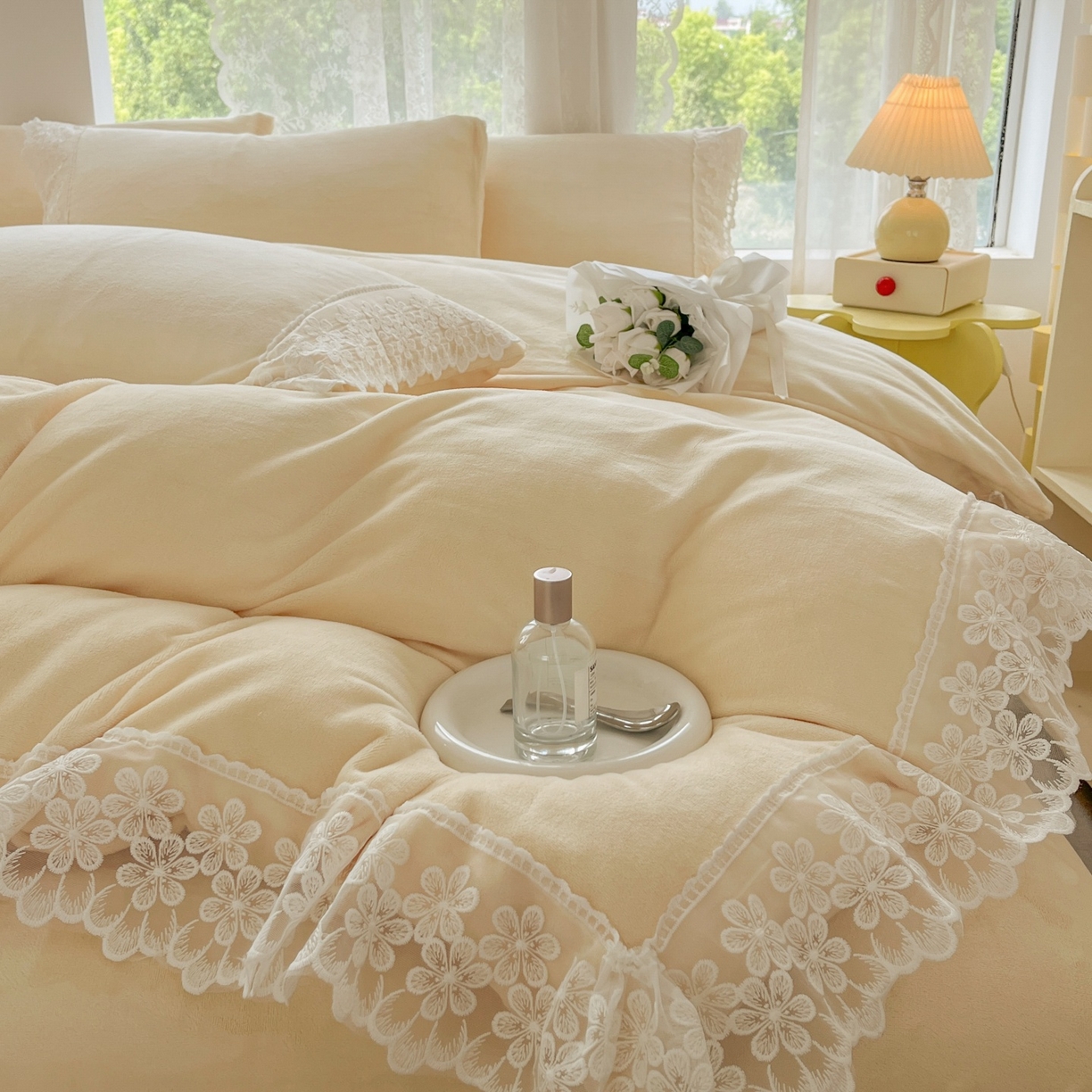 91家纺网 家纺一手货源 找家纺 汣沐生活 2025新款奶油风纯色牛奶绒花边四件套三件套 花边款-可可蛋奶
