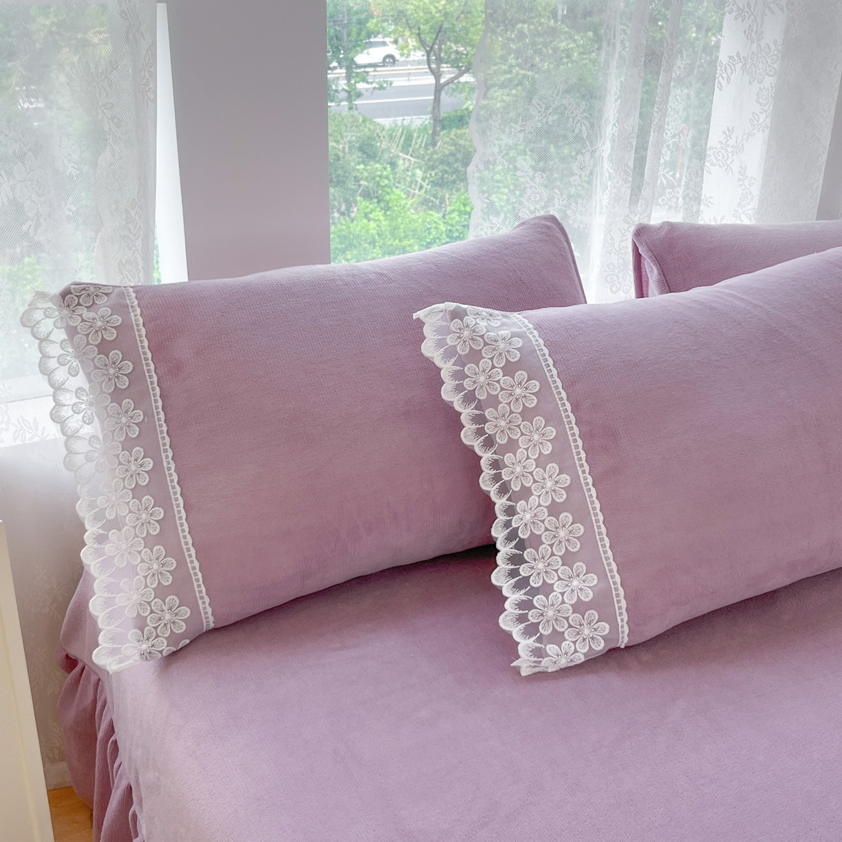 91家纺网 家纺一手货源 找家纺 汣沐生活 2025新款奶油风纯色牛奶绒花边四件套三件套 花边款-迷雾淡紫