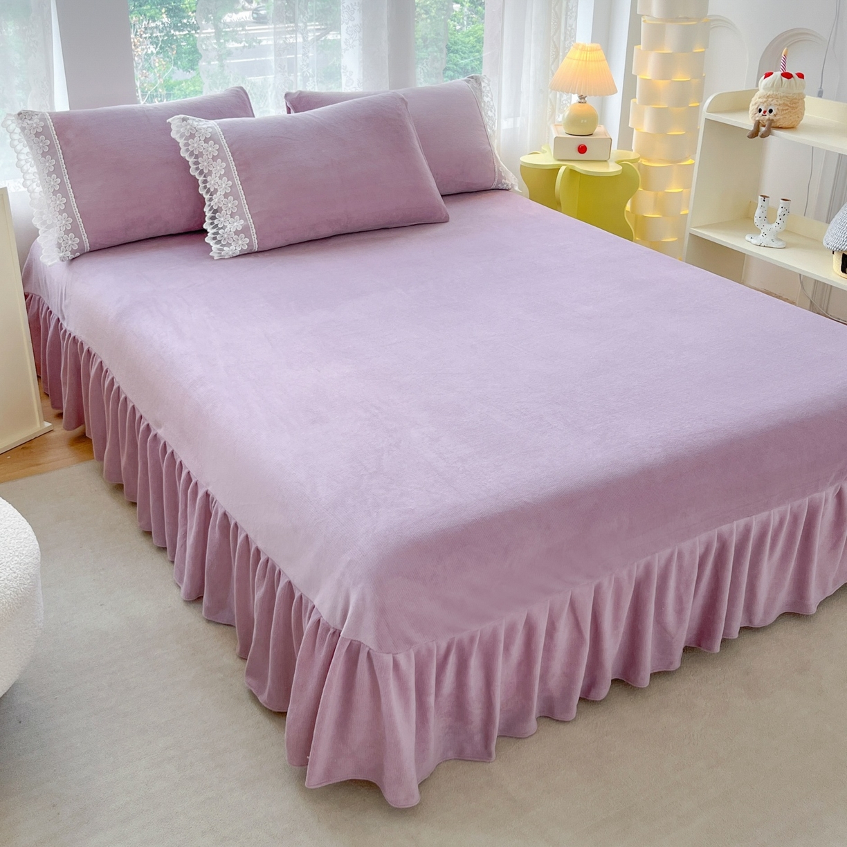 91家纺网 家纺一手货源 找家纺 汣沐生活 2025新款奶油风纯色牛奶绒花边四件套三件套 花边款-迷雾淡紫