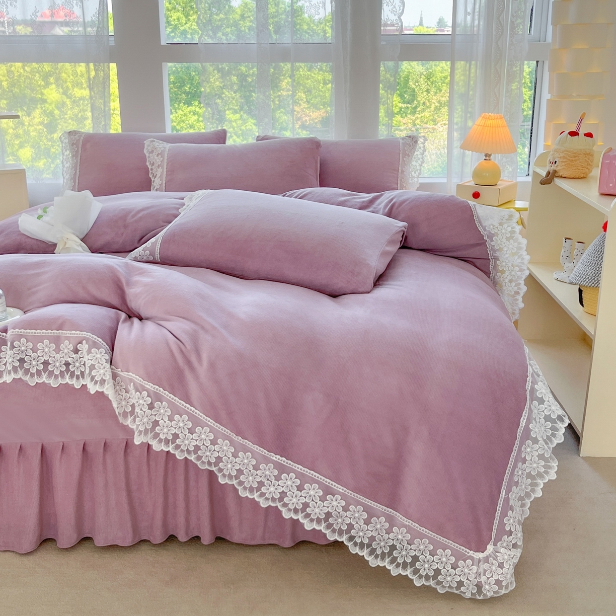 91家纺网 家纺一手货源 找家纺 汣沐生活 2025新款奶油风纯色牛奶绒花边四件套三件套 花边款-迷雾淡紫