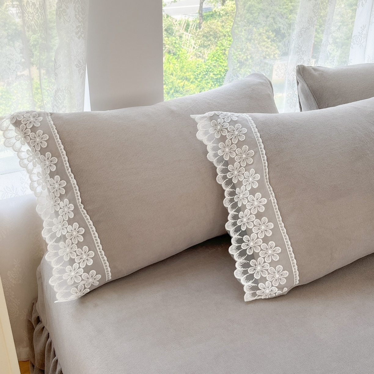 91家纺网 家纺一手货源 找家纺 汣沐生活 2025新款奶油风纯色牛奶绒花边四件套三件套 花边款-奶油椰灰