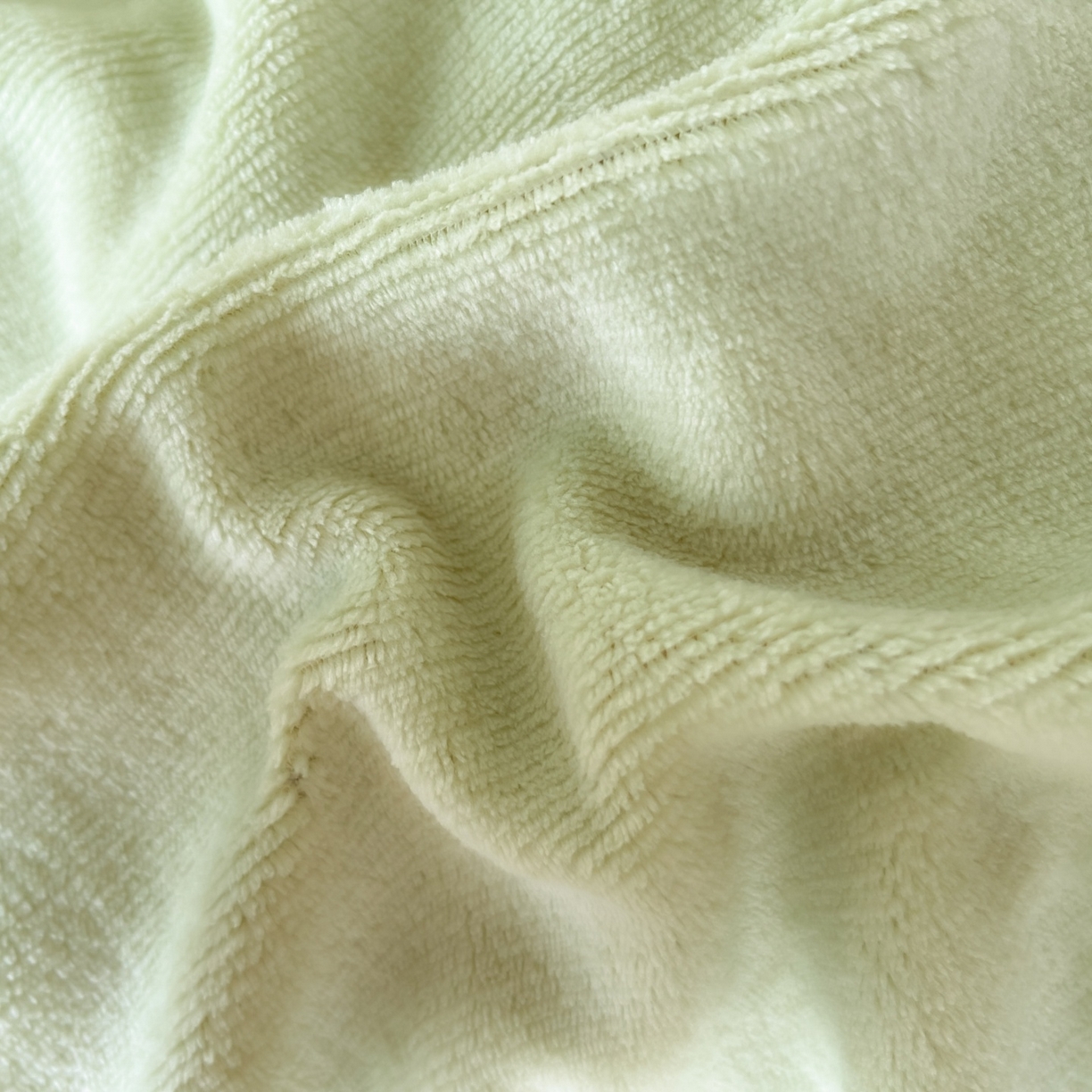 91家纺网 家纺一手货源 找家纺 汣沐生活 2025新款奶油风纯色牛奶绒花边四件套三件套 花边款-牛油果绿