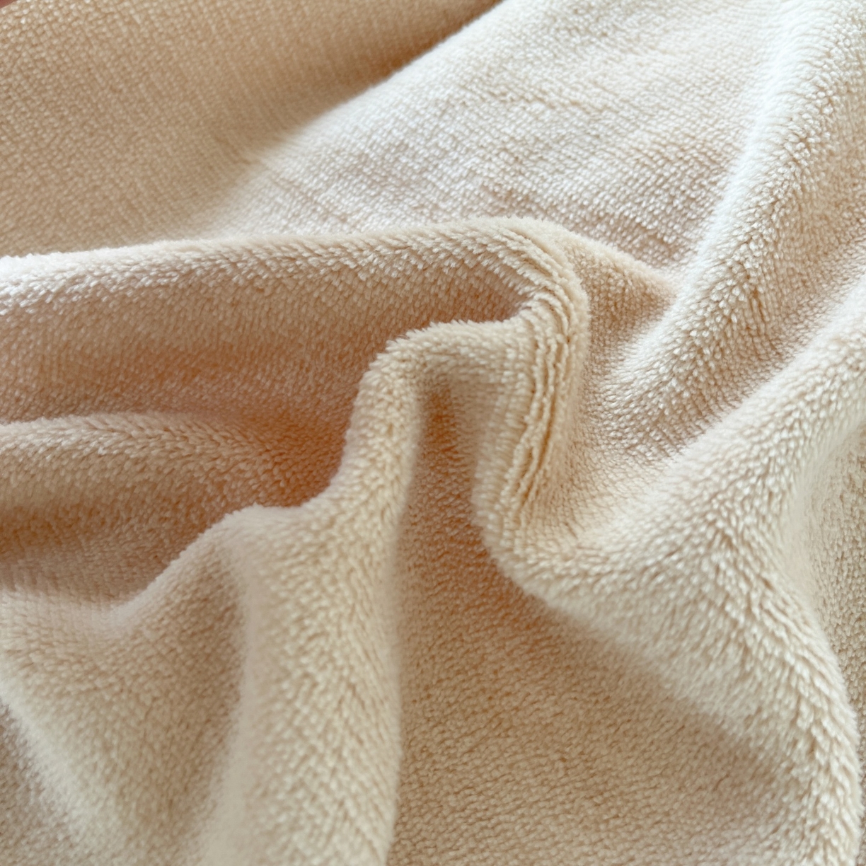 91家纺网 家纺一手货源 找家纺 汣沐生活 2025新款奶油风纯色牛奶绒花边四件套三件套 花边款-可可奶茶