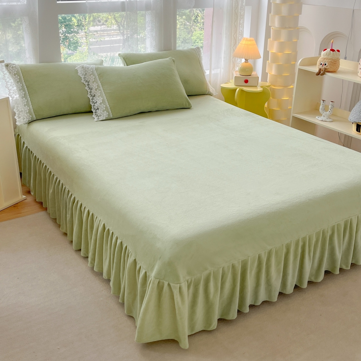 91家纺网 家纺一手货源 找家纺 汣沐生活 2025新款奶油风纯色牛奶绒花边四件套三件套 花边款-牛油果绿