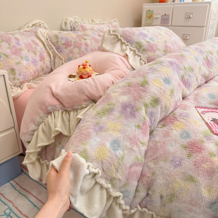 91家纺网 家纺一手货源 找家纺 米莱家纺 2025新款兔毛绒花边牛奶绒四件套 繁花