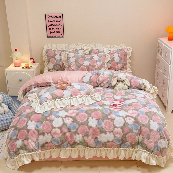 91家纺网 家纺一手货源 找家纺 米莱家纺 2025新款兔毛绒花边牛奶绒四件套 粉黛