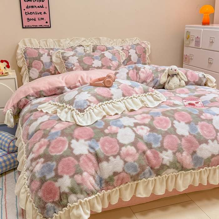 91家纺网 家纺一手货源 找家纺 米莱家纺 2025新款兔毛绒花边牛奶绒四件套 粉黛