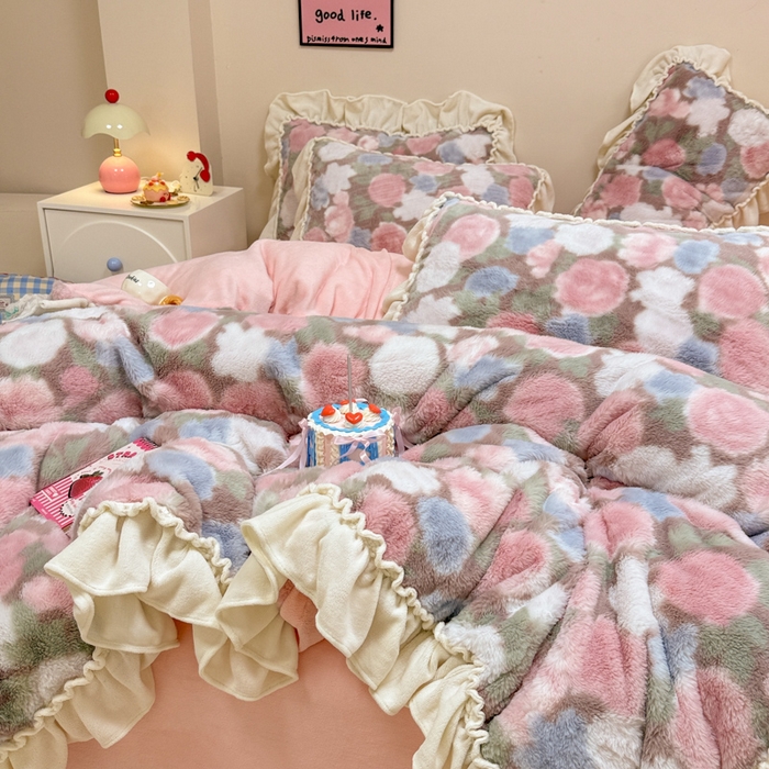 91家纺网 家纺一手货源 找家纺 米莱家纺 2025新款兔毛绒花边牛奶绒四件套 粉黛