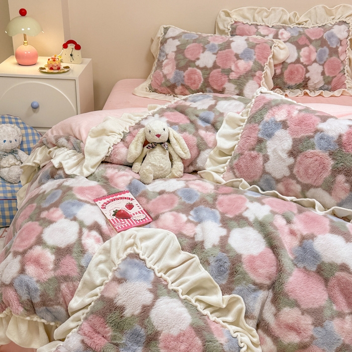 91家纺网 家纺一手货源 找家纺 米莱家纺 2025新款兔毛绒花边牛奶绒四件套 粉黛