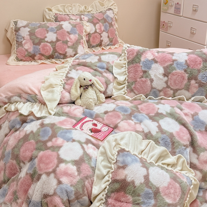 91家纺网 家纺一手货源 找家纺 米莱家纺 2025新款兔毛绒花边牛奶绒四件套 粉黛