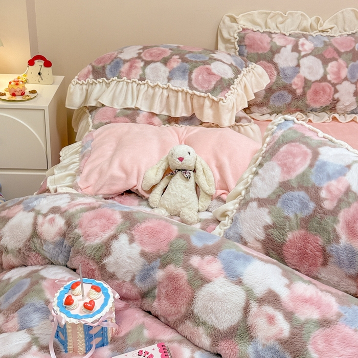 91家纺网 家纺一手货源 找家纺 米莱家纺 2025新款兔毛绒花边牛奶绒四件套 粉黛