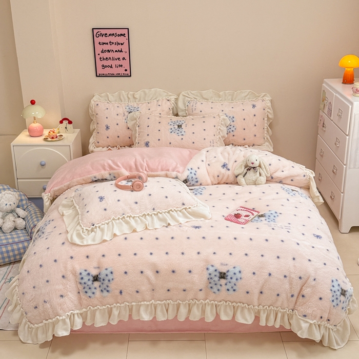 91家纺网 家纺一手货源 找家纺 米莱家纺 2025新款兔毛绒花边牛奶绒四件套 蝴蝶结