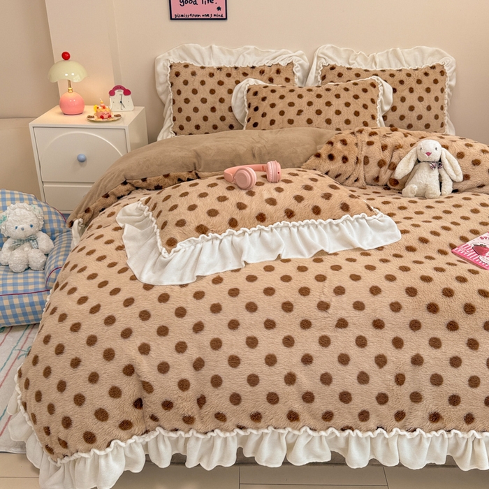 91家纺网 家纺一手货源 找家纺 米莱家纺 2025新款兔毛绒花边牛奶绒四件套 咖圆点