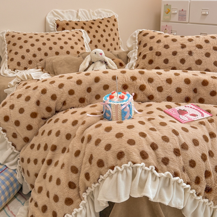 91家纺网 家纺一手货源 找家纺 米莱家纺 2025新款兔毛绒花边牛奶绒四件套 咖圆点