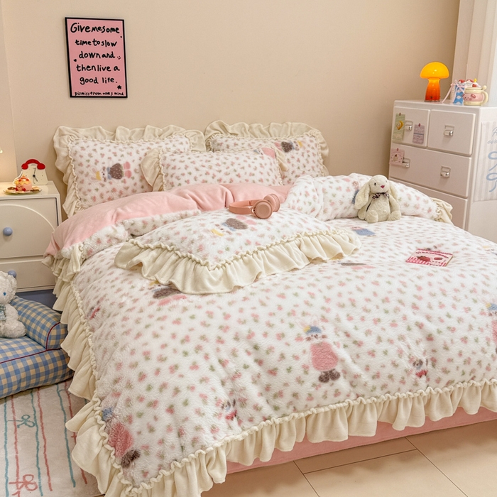 91家纺网 家纺一手货源 找家纺 米莱家纺 2025新款兔毛绒花边牛奶绒四件套 可爱兔