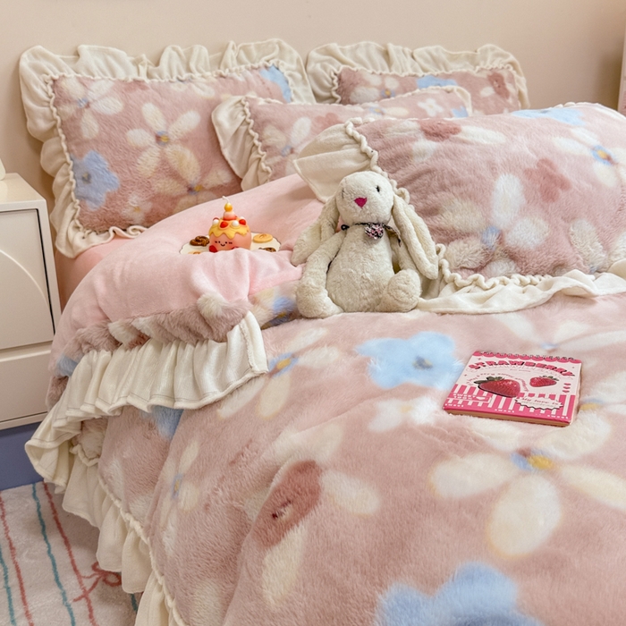 91家纺网 家纺一手货源 找家纺 米莱家纺 2025新款兔毛绒花边牛奶绒四件套 可爱熊