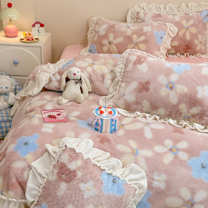 91家纺网 家纺一手货源 找家纺 米莱家纺 2025新款兔毛绒花边牛奶绒四件套 可爱熊