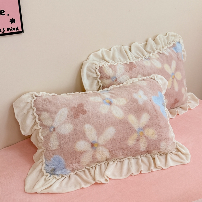 91家纺网 家纺一手货源 找家纺 米莱家纺 2025新款兔毛绒花边牛奶绒四件套 可爱熊