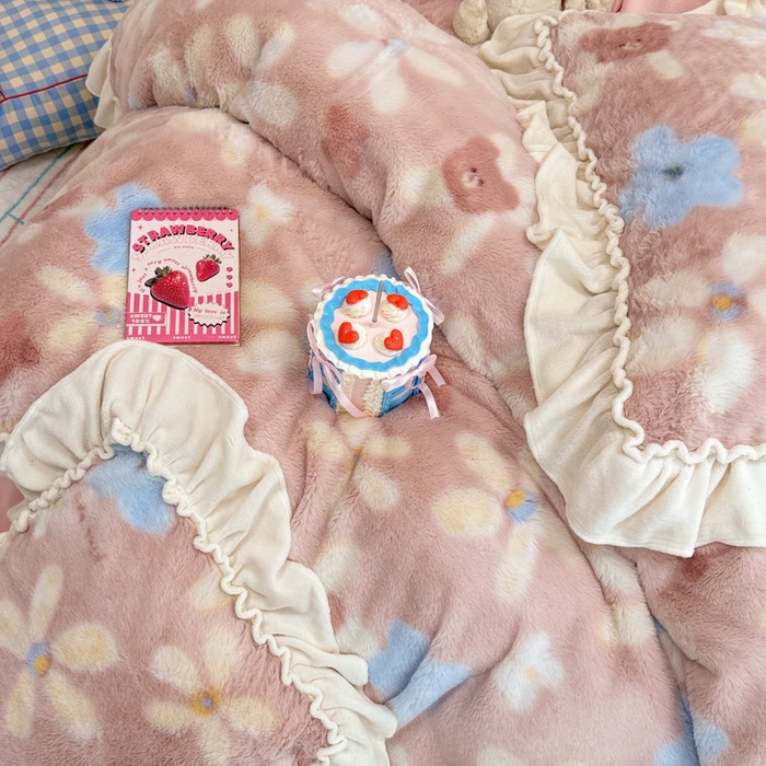 91家纺网 家纺一手货源 找家纺 米莱家纺 2025新款兔毛绒花边牛奶绒四件套 可爱熊