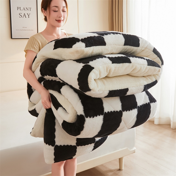 91家纺网 家纺一手货源 找家纺 爱屋及屋 2025新款北极绒双面绒牛奶绒棋盘格冬被被子被芯 棋盘-黑白格