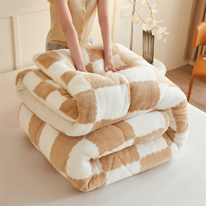 91家纺网 家纺一手货源 找家纺 爱屋及屋 2025新款北极绒双面绒牛奶绒棋盘格冬被被子被芯 棋盘-咖白格