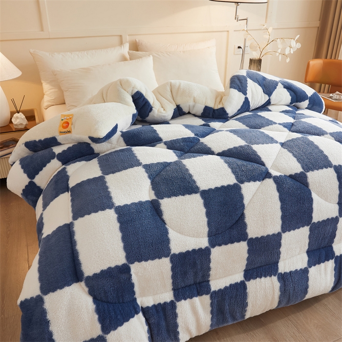 91家纺网 家纺一手货源 找家纺 爱屋及屋 2025新款北极绒双面绒牛奶绒棋盘格冬被被子被芯 棋盘-蓝白格