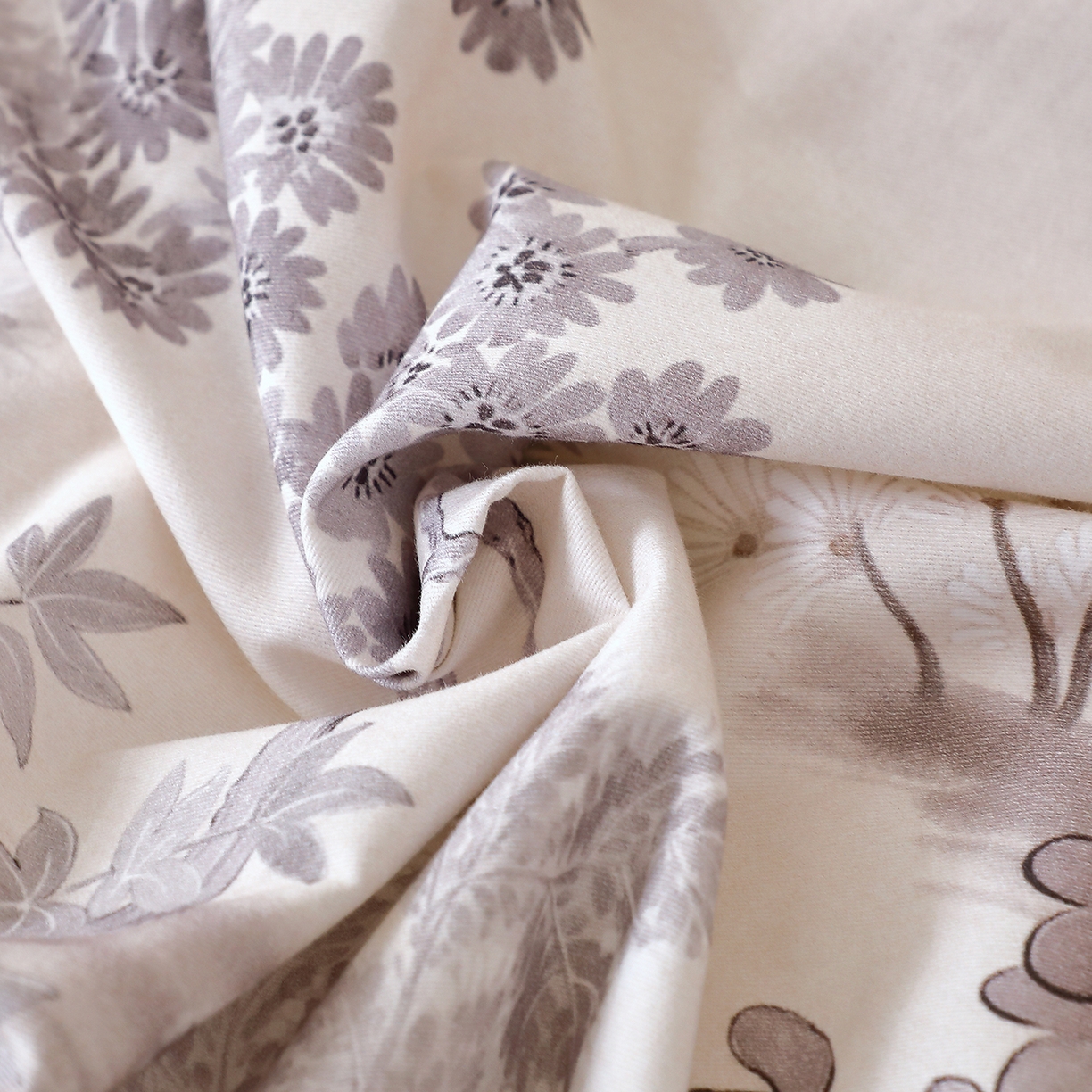 91家纺网 家纺一手货源 找家纺 馨雅家纺 2025新款全棉磨毛数码印花单品被套 格林-棕