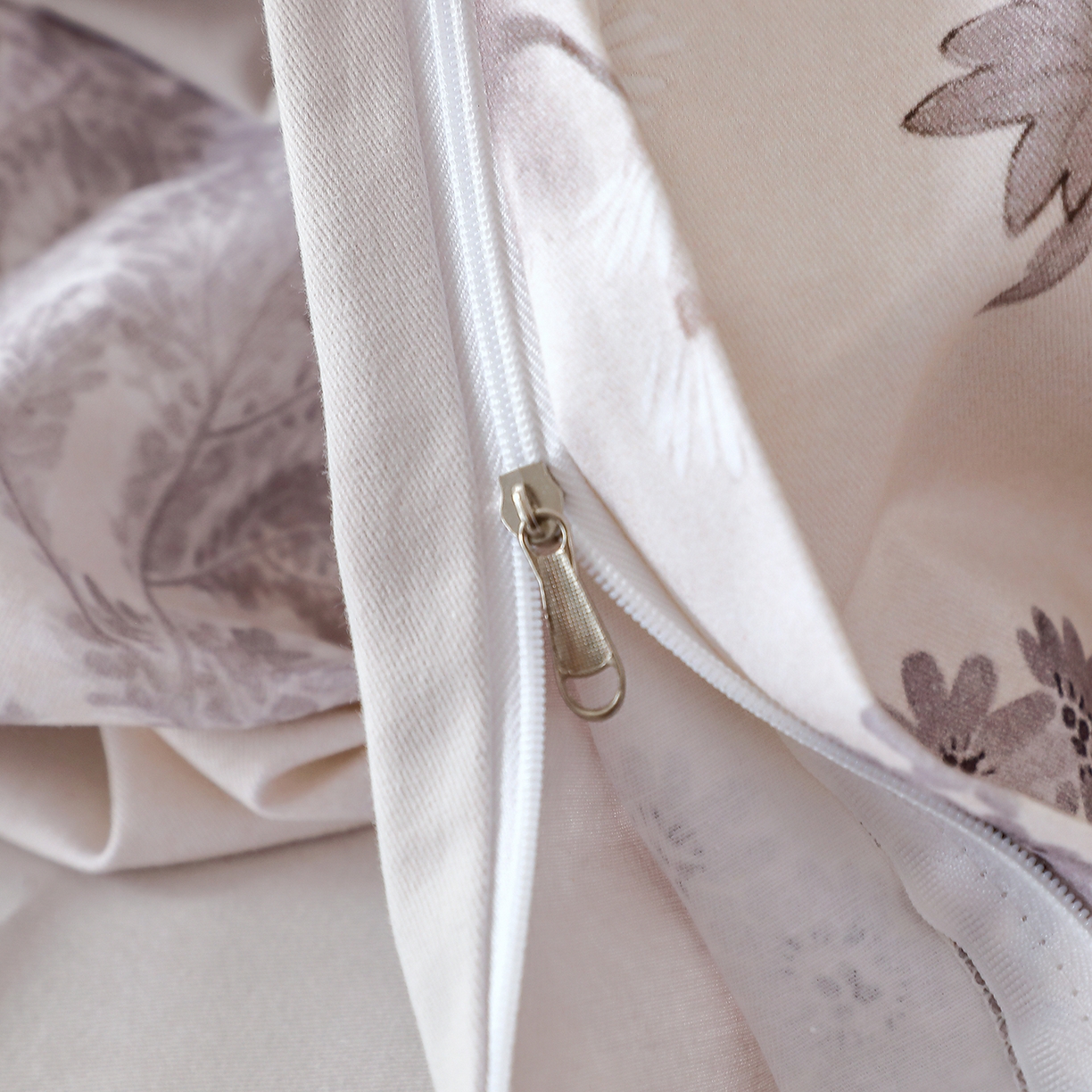 91家纺网 家纺一手货源 找家纺 馨雅家纺 2025新款全棉磨毛数码印花单品被套 格林-棕