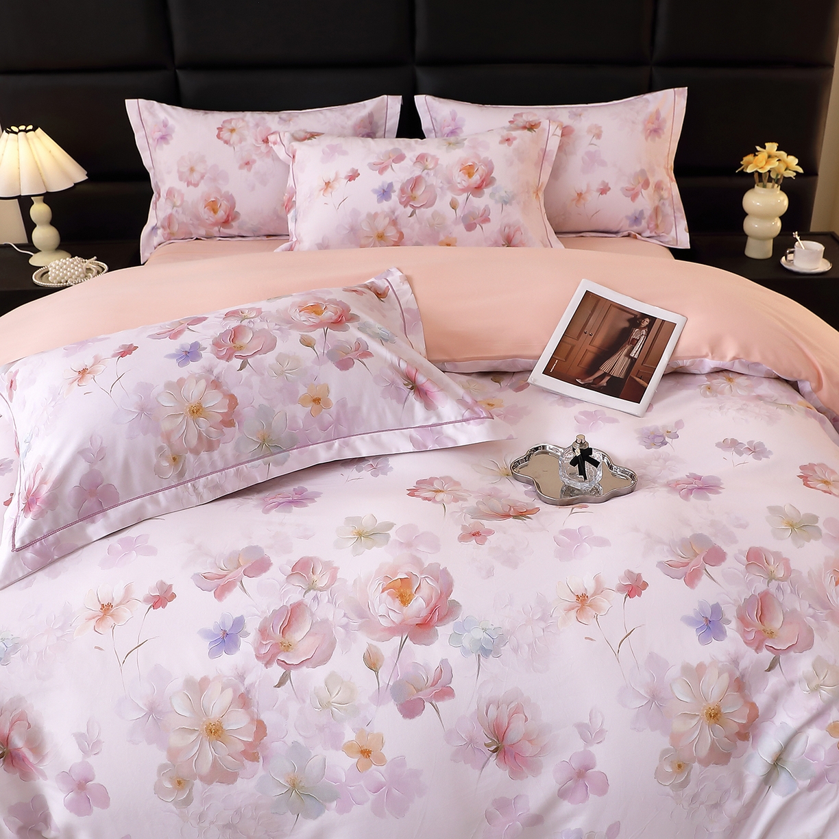 91家纺网 家纺一手货源 找家纺 馨雅家纺 2025新款全棉磨毛数码印花四件套 花觅-粉