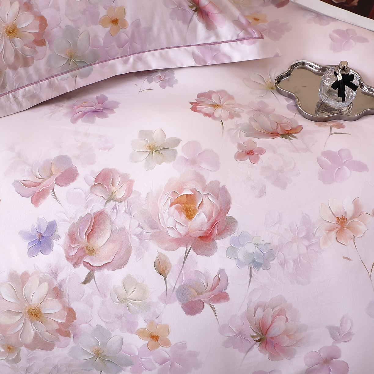 91家纺网 家纺一手货源 找家纺 馨雅家纺 2025新款全棉磨毛数码印花四件套 花觅-粉