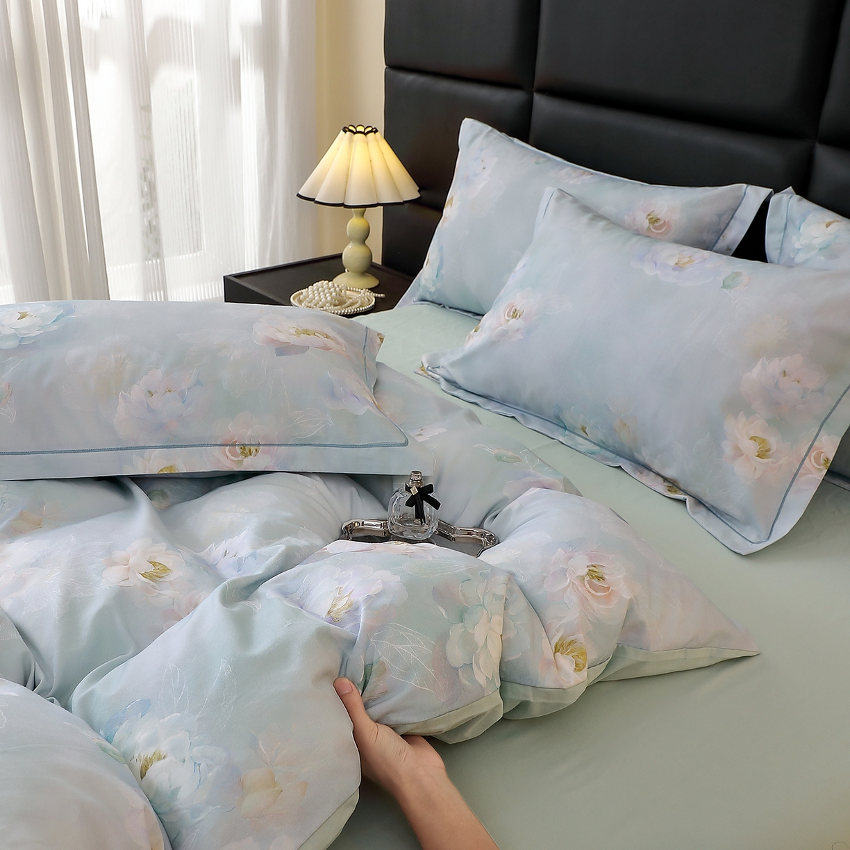 91家纺网 家纺一手货源 找家纺 馨雅家纺 2025新款全棉磨毛数码印花四件套 花香满泾-绿