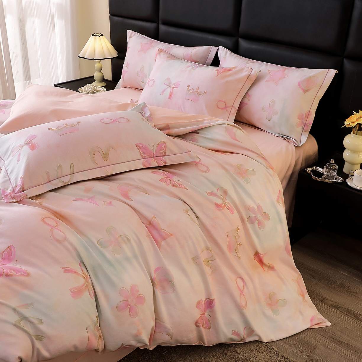 91家纺网 家纺一手货源 找家纺 馨雅家纺 2025新款全棉磨毛数码印花四件套 娜拉-粉